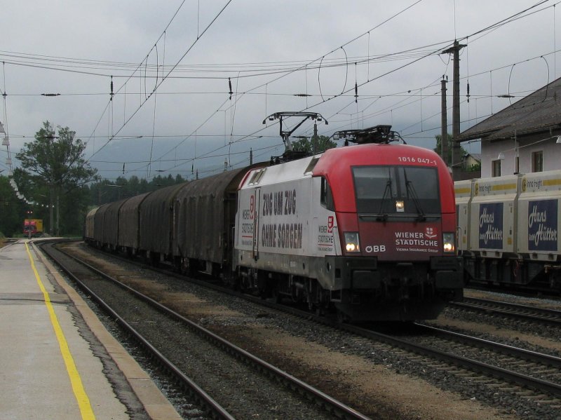 1016 047 (Wiener Stdtische) mit einem Gterzug am 20.5.2008 in Brixlegg.