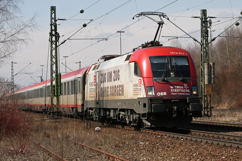 1016 047 (Wiener Stdtische) mit EC 113 am 28.03.2009 in Haar (bei Mnchen).