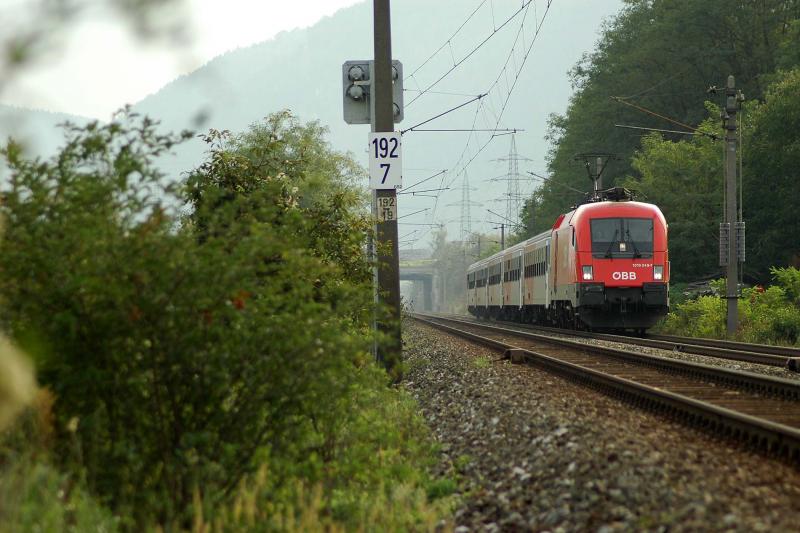 1016 049 mit R 4060 von Graz nach Bruck am 6.10.2005 kurz vor Peggau-Deutschfeistritz