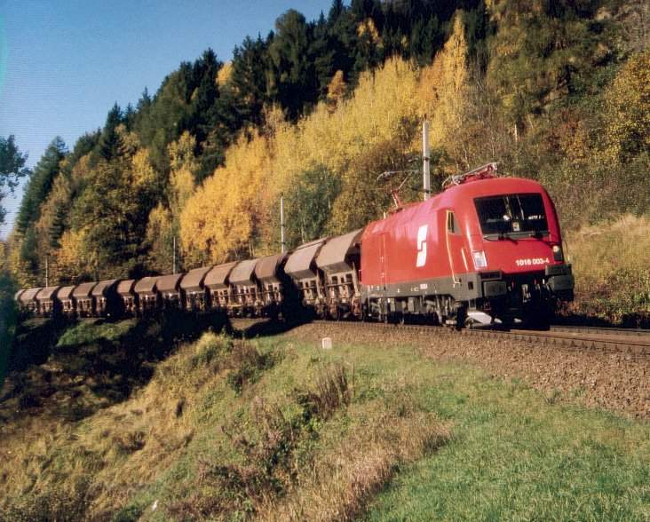 1016.003 mit Z46041 am 27.10.1999 zwischen den Bf. Kolbnitz und Mhldorf - Mllbrcke.