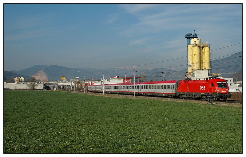 1016.021 mit dem IC 532  KELAG Energie Express  von Villach nach Wien, aufgenommen kurz vor dem Einfahrsignal in Niklasdorf am 5.4.2007.