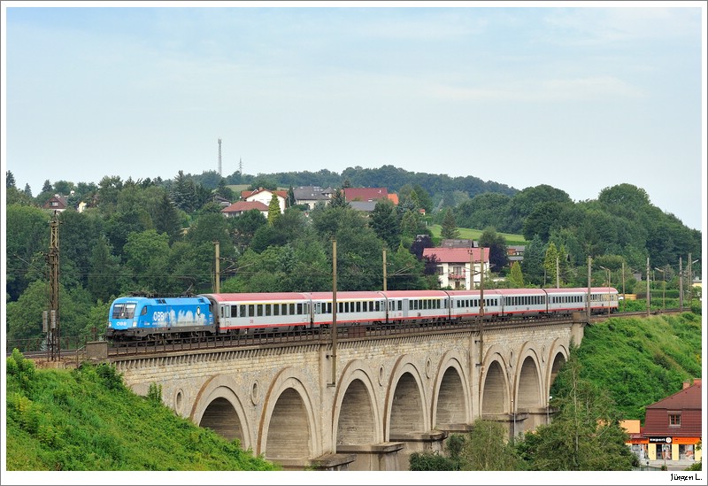 1016.023 (Kyoto) mit dem OEC767 (Salzburg - Wien). Neulengbach, 9.8.2009.