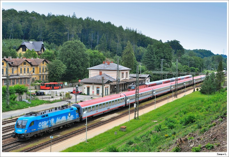 1016.023 (Kyoto) mit dem OIC548 (Wien - Salzburg). Rekawinkl, 9.8.2009.