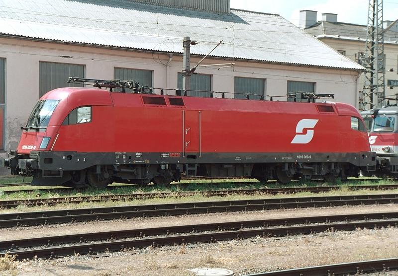1016_029 in Graz Hbf im Mai 2003
