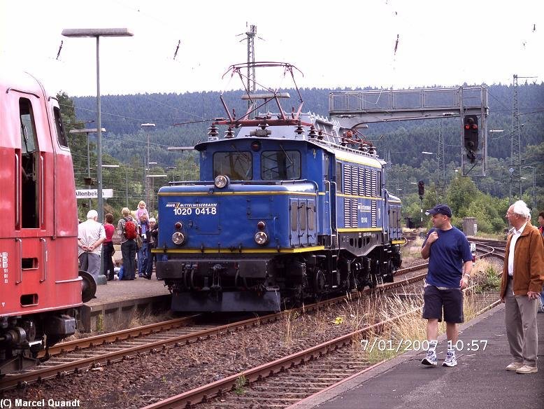 1020 041-8 der Mittelwerserbahn durfte natrlich nicht in Altenbeken fehlen.
