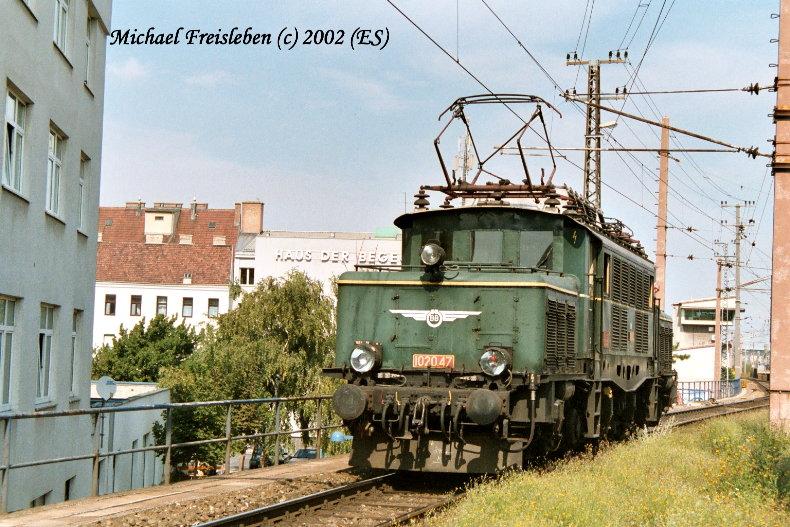 1020.47 fhrt am 13.September 2002 aus dem Bahnhof Floridsdorf