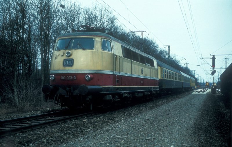 103 003  bei Offingen  10.03.82