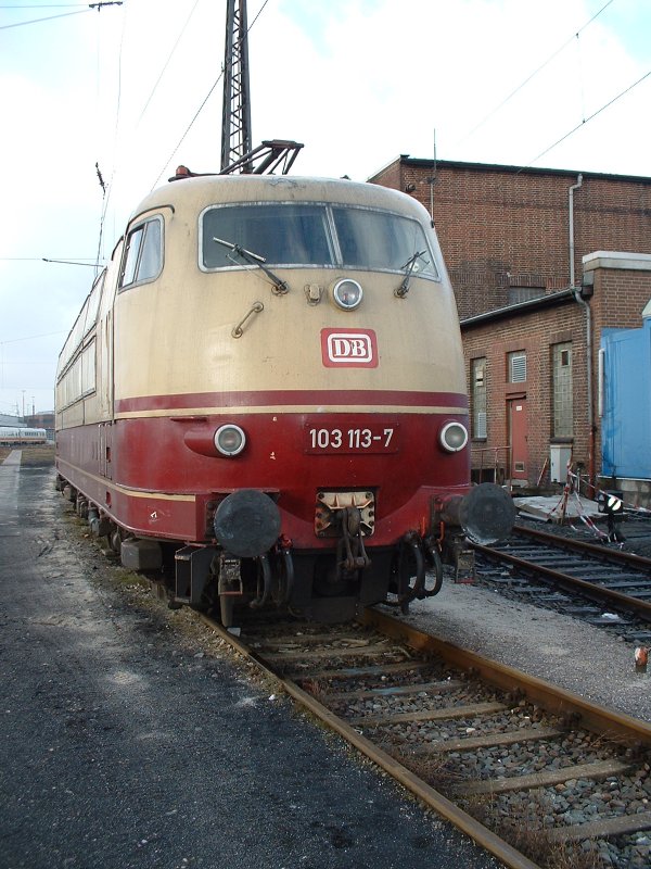 103 113-7 am 12.03.2005 im Bh Dortmund-Betriebsbahnhof.