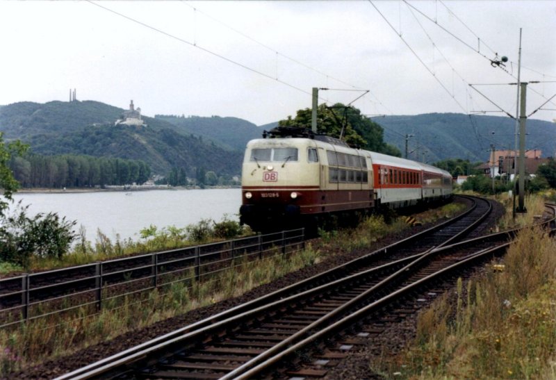 103 128 Durchfahrt Spey am Rhein 28.08.1998
Im Hintergrund die Marksburg
