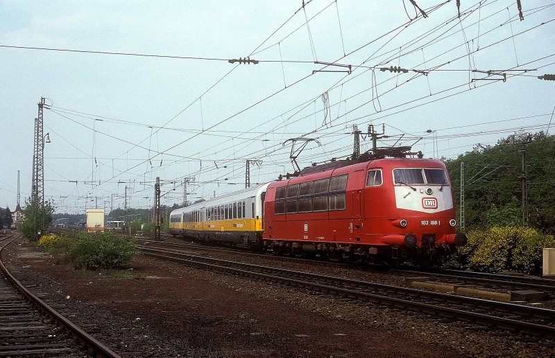 103 168  Ffm-Sportfeld  01.05.93  LH-Express