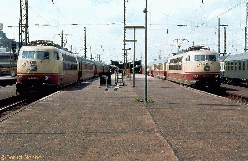 103 211 und eine weitere 103 in Dortmund Hbf.ca.1980