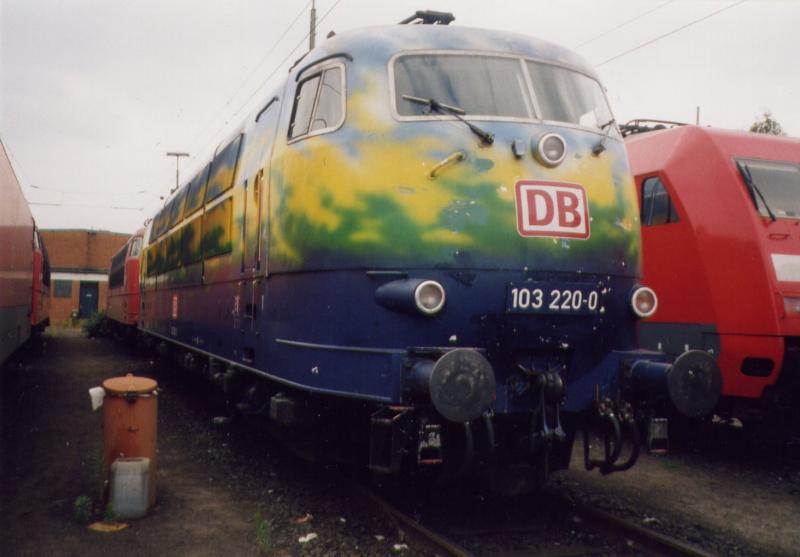 103 220 mit Sonderlackierung Hamburg 2000