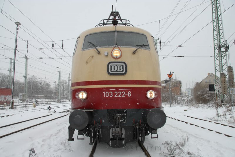 103 222-6 (DB-Systemtechnik Minden) am 7.1.09 in Cottbus