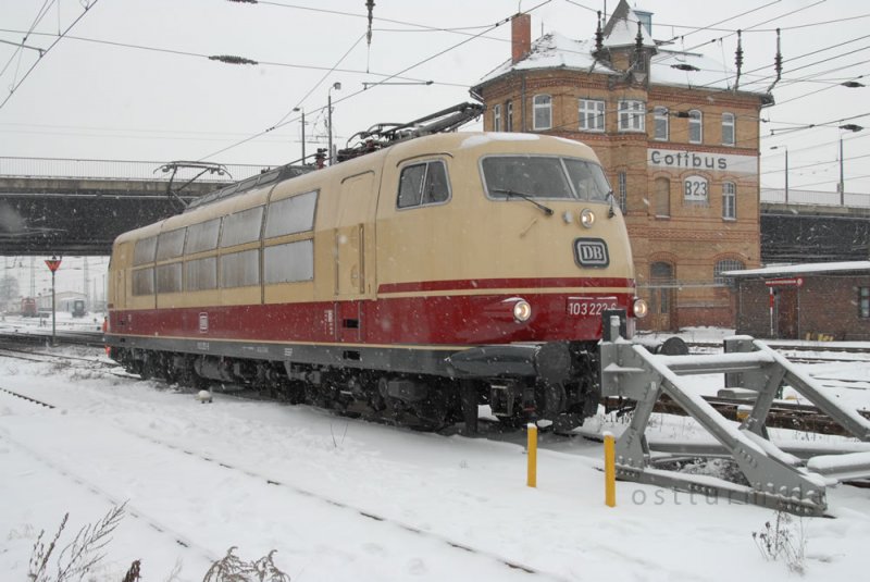 103 222-6 (DB-Systemtechnik Minden) am 7.1.09 in Cottbus