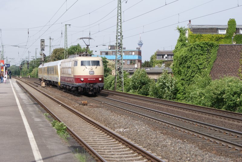 103 222-6 mit einem Messzug in Oberbilk am 12.05.2009 Fotografiert von meinem Bruder