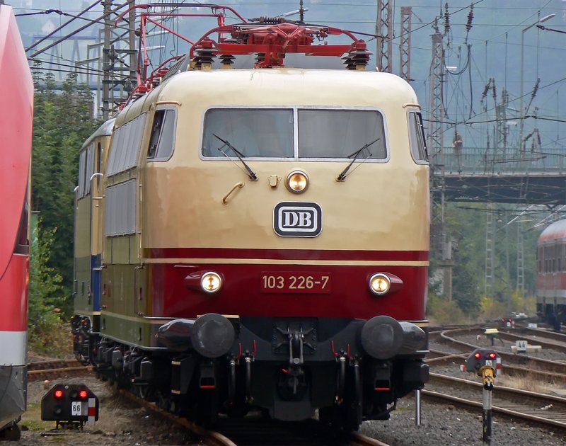 103 226-7 zusammen mit der E10 1239 bei der Ankunft in Siegen zum Lokschuppenfest am 8.8.09