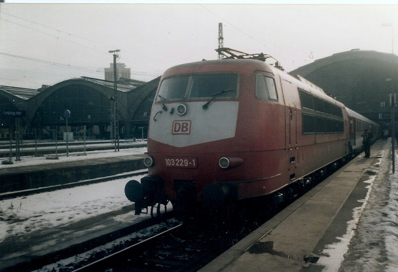 103 229 am 05.02.1998 im Leipziger Hbf.