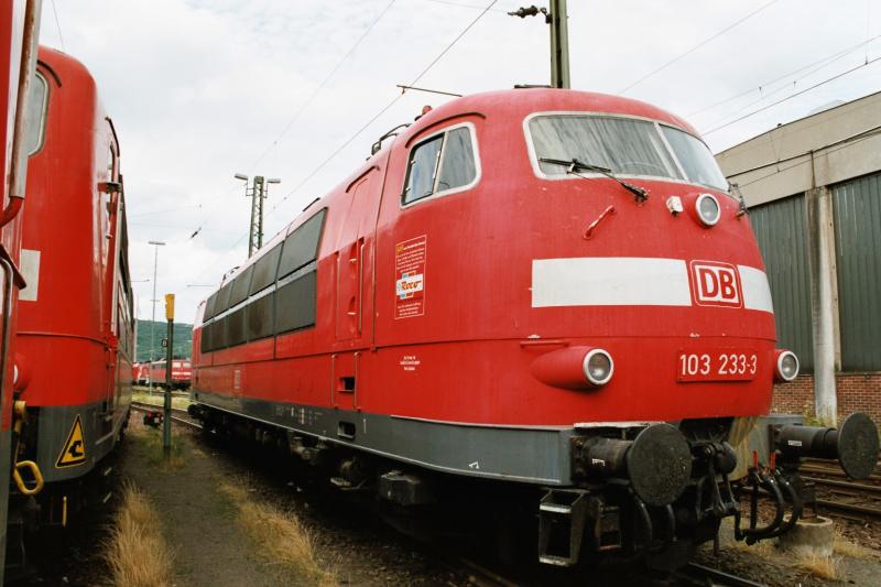 103 233 bei ihrer Pause am 27.6.04 in Saarbrcken.