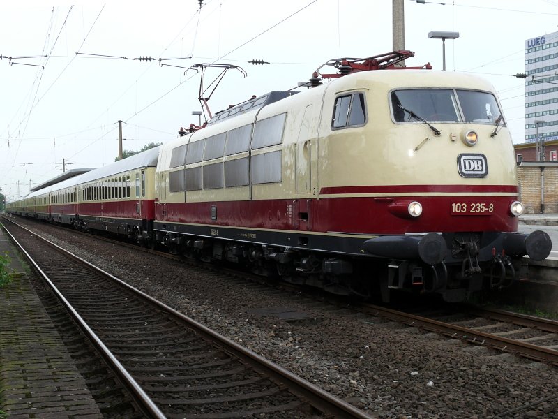 103 235-8 mit TEE Rheingold auf dem Weg nach Hamburg zum 820 Hafengeburtstag. Bochum Hbf. 09.05.2009.