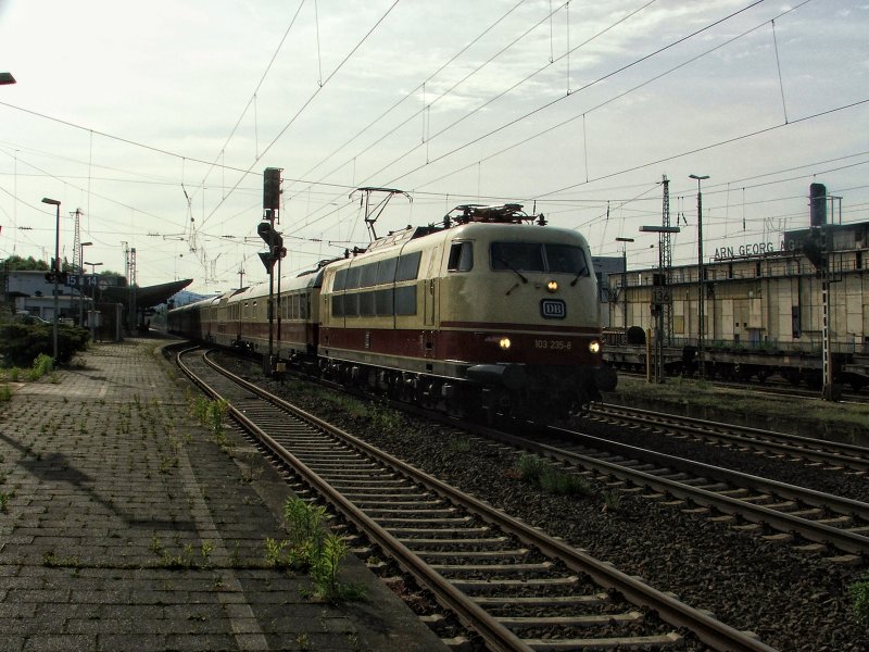 103 235-8 TEE gesehen am 10.05.2009 im Neuwieder Bahnhof.
