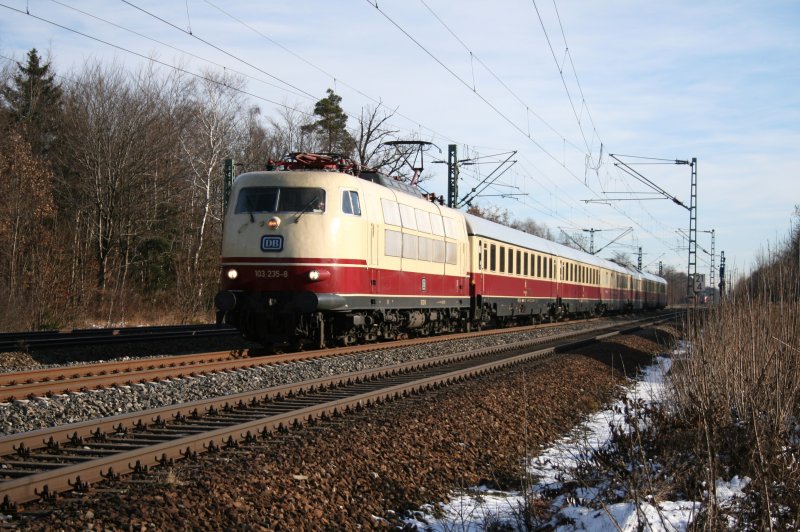 103 235 mit TEE 91308 am 14.12.2008 in Haar (bei Mnchen).