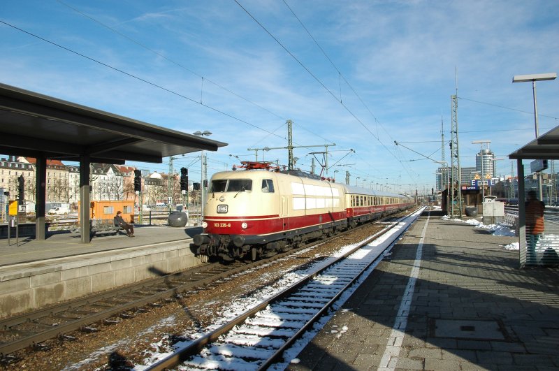 103 235 mit TEE 91308 von Stuttgart nach Dortmund in Mnchen Ost