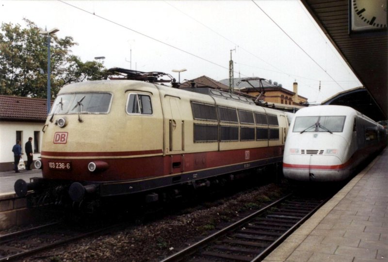 103 236 in Bonn Hbf am 26.08.1998
zwei Generationen treffen sich