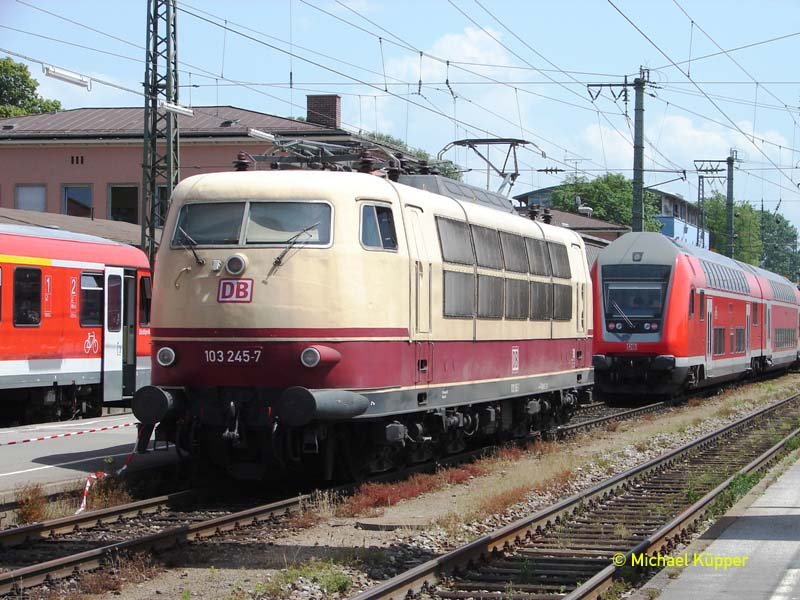 103 245-7 in Rosenheim anllich der 150 Jahr Feier der Maximilianbahn..