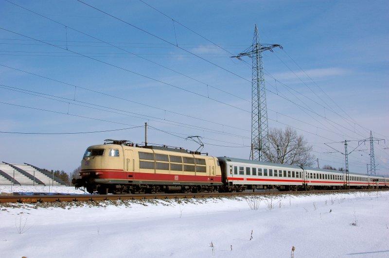 103 245 am 15.02.09 mit ErsatzIC 73944 nach Nrnberg zwischen Langwied und Lochhausen