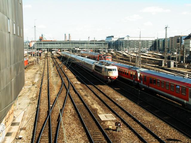 103 245 bespannte am 18.03.05 wiedermal den IC nach Nrnberg