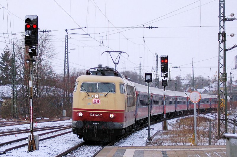 103 245 im Bhf Lichtenfels 22.11.2008
weitere Bilder unter
http://820840.startbilder.de/