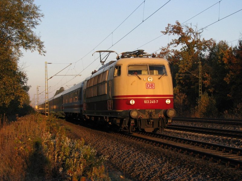 103 245 mit IC 81 am 18.10.2008 in Haar (bei M�nchen).