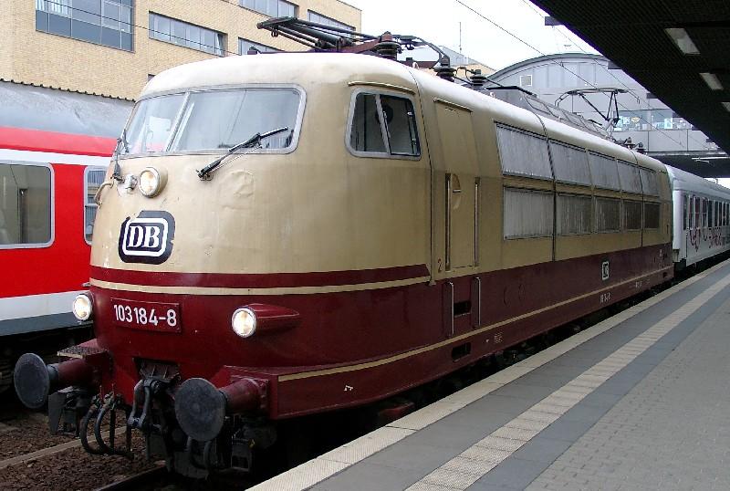 103184 am 25.3.2004 mit dem QVC-Sonderzug in Potsdam Hbf.