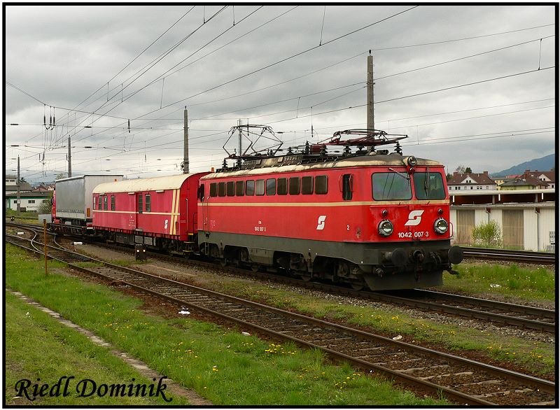 1042 007 war heute mit dem Hilfszugteam des Bahnhofs Knittelfeld unterwegs. Knittelfeld 01.05.2008