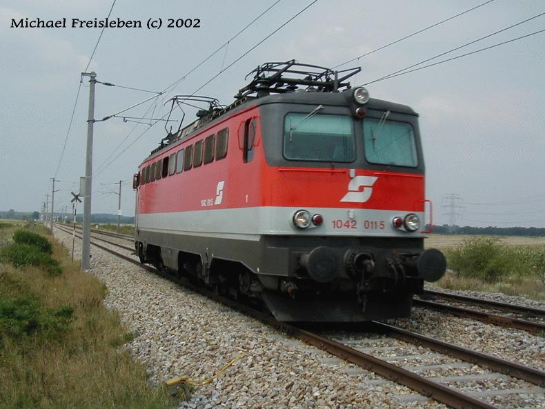 1042 011-5 als LZ zwischen Gramat Neusiedel und Gtzendorf am 30.Juli 2002