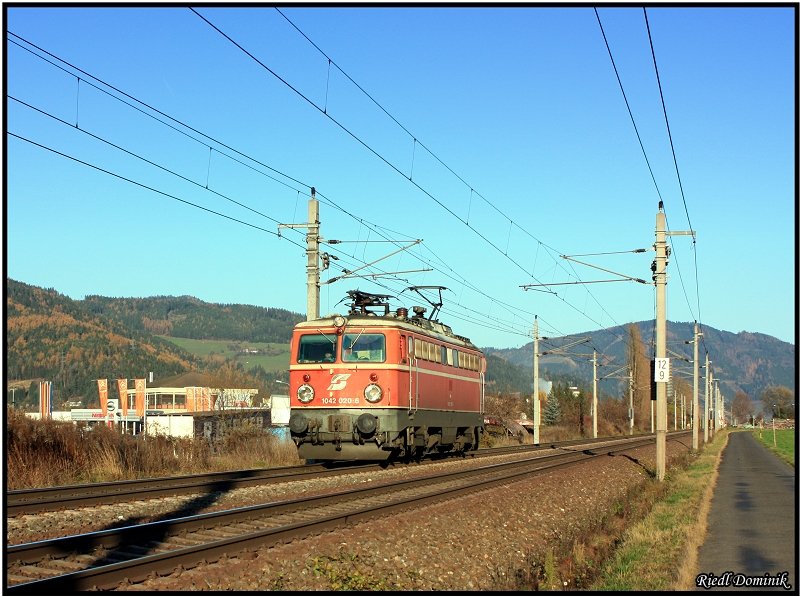 1042 020 fhrt als Lokzug in die ehemalige Heimatdienststelle Knittelfeld. Niklasdorf 9.11.08