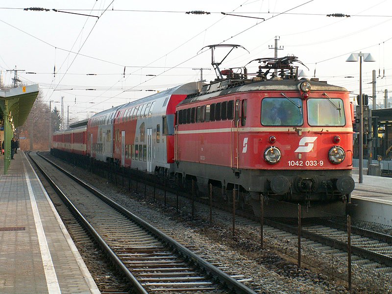 1042 033 als REX von Krems/Donau kommend in Wien Heiligenstadt (20.2.2008)