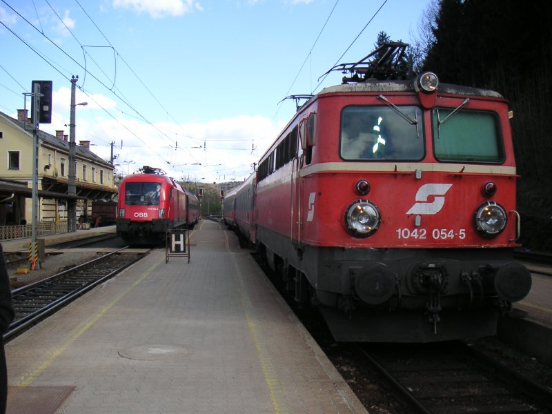 1042 054-5 und eine 1116 am 17.4.2005 in Spielfeld/Stra