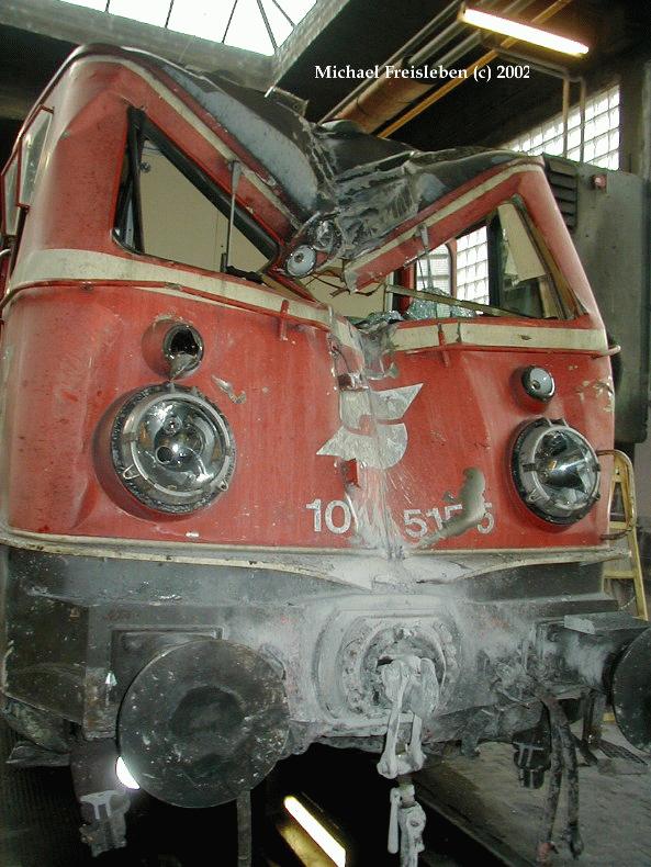 1042 515-5, Unfallok vom Bahnhof Gloggnitz am 30-10-2002 in der Traktion Wien Sd