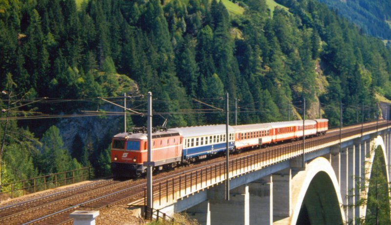 1044 034-5 auf der Falkensteinbrcke bei Obervellach Juli 1988
