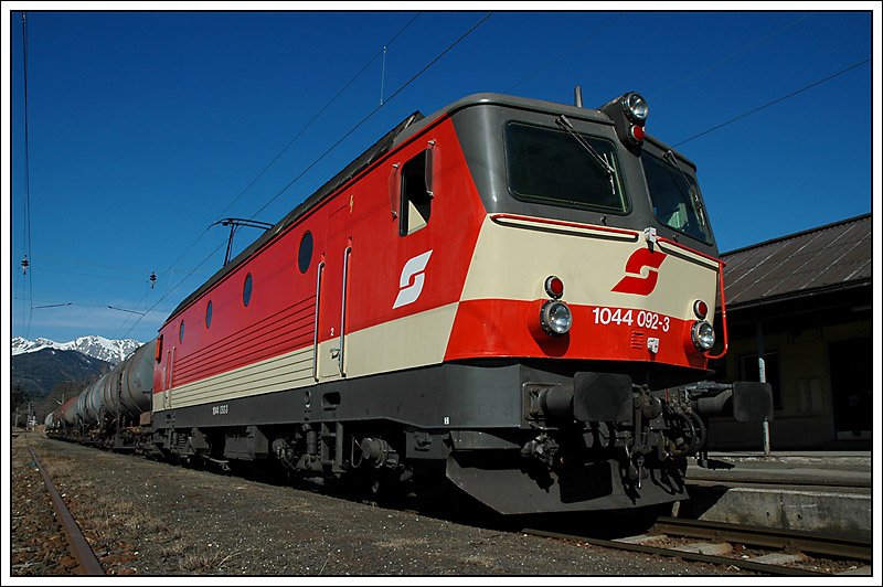 1044 092 am 25.2.2008 kurz vor der Abfahrt in Trofaiach als VG 76636 nach Leoben.