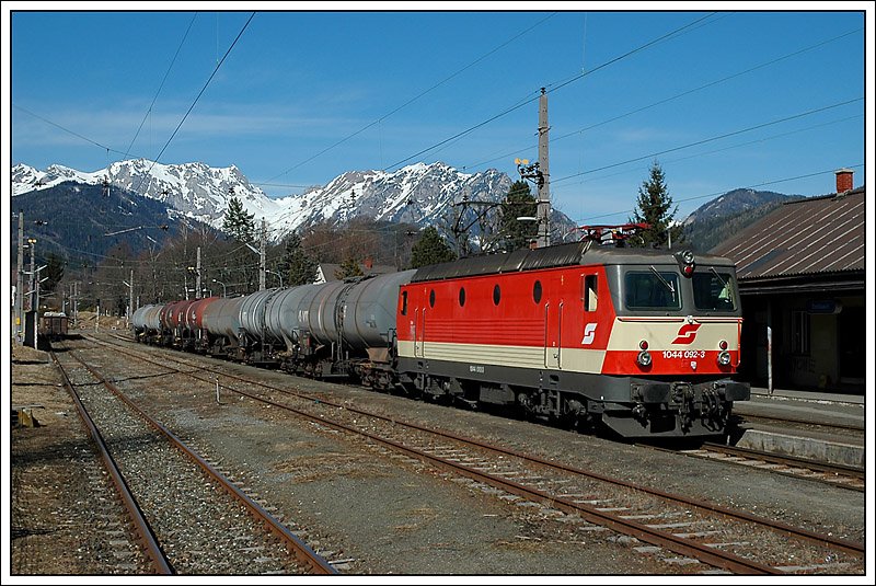 1044 092 am 25.2.2008 kurz vor der Abfahrt in Trofaiach als VG 76636 nach Leoben.