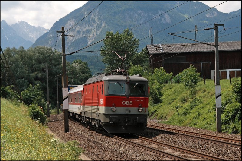 1044 095 (9181 1044 095-8) ist mit einer RoLa vom Teriminal Brennersee komment auf dem Weg nach Wrgl. In Mnster-Wiesing wird die Lok auf den Chip gebannt. (05.07.2008)
