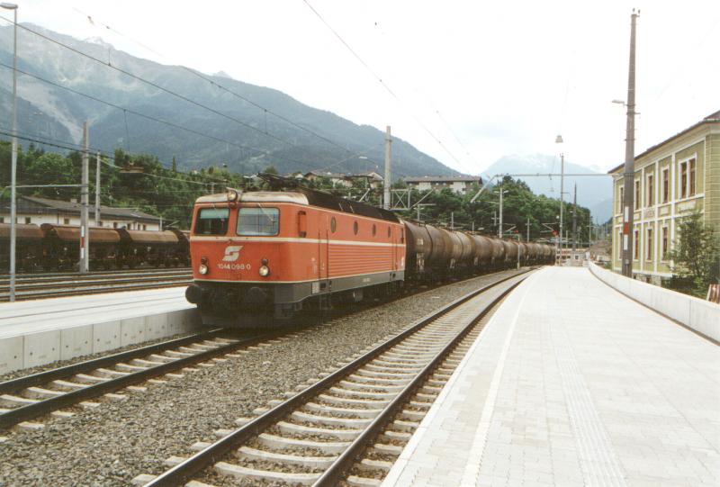 1044 098-0 in Landeck Juli 2001