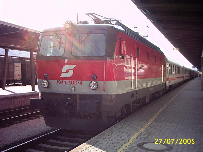 1044 100 fhrt am 27.7.2005 mit IC 119 (Dortmund-Innsbruck)und 50 Minuten Versptung in Bludenz ein.