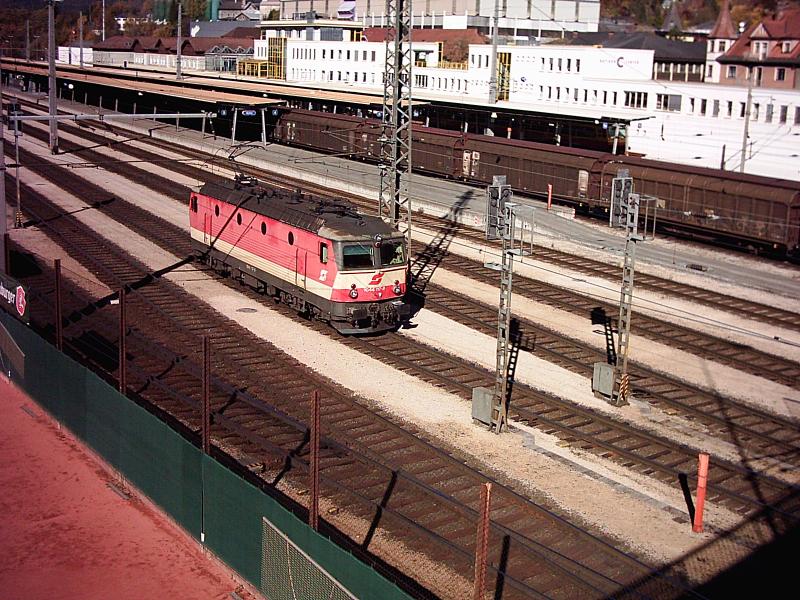 1044 117 am 29.10.2005 in Bludenz. Hier fhrt die Maschine gerade in Richtung Arlberg um umzusetzen.