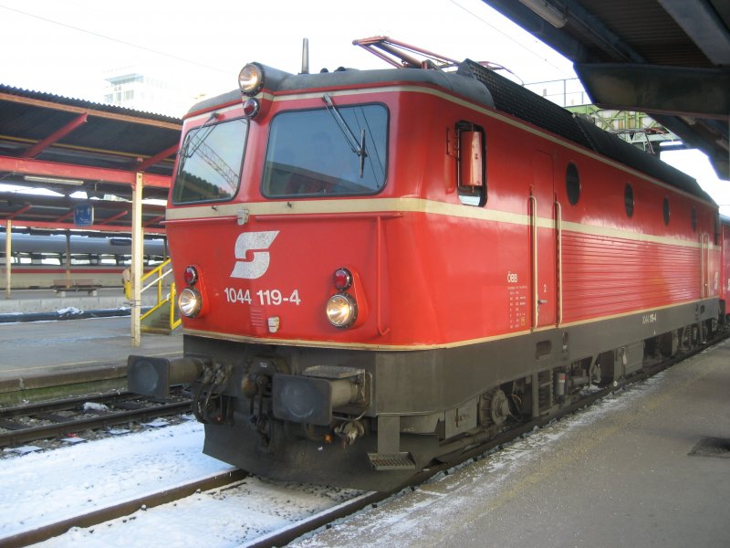 1044 119 am Morgen des 15.12.2007 in Salzburg Hbf