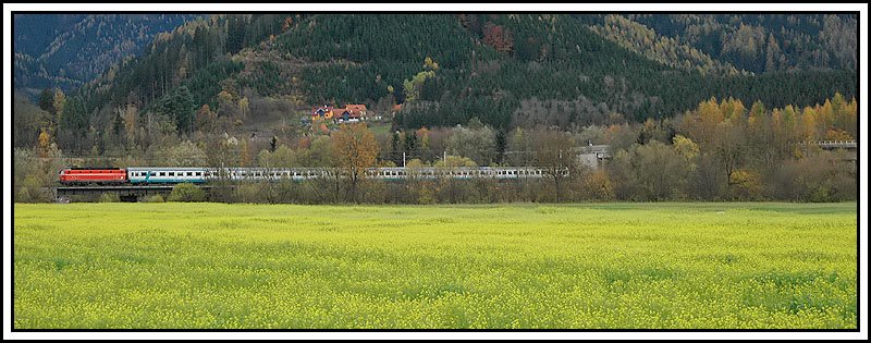 1044 119 mit dem um 17 Minuten versp�teten EC 32  Allegro Stradivari  von Venezia S.Lucia nach Wien S�d aufgenommen am 1.11.2006 kurz nach Kapfenberg.