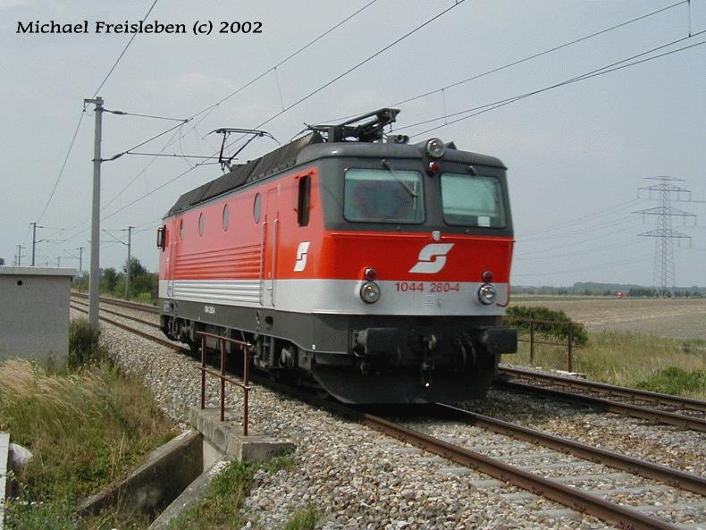 1044 280-4 als LZ zwischen Gramat neusiedel und Gtzendorf am 30.Juli 2002