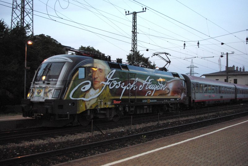 1047 504-4  Joseph Haydn  am OIC 742 nach Salzburg beim Halt in Wien Htteldorf. Diesmal von der, wie ich finde, schneren Seite, jedoch bei suboptimalem Fotowetter... Aufgenommen am 21.08.2009.
